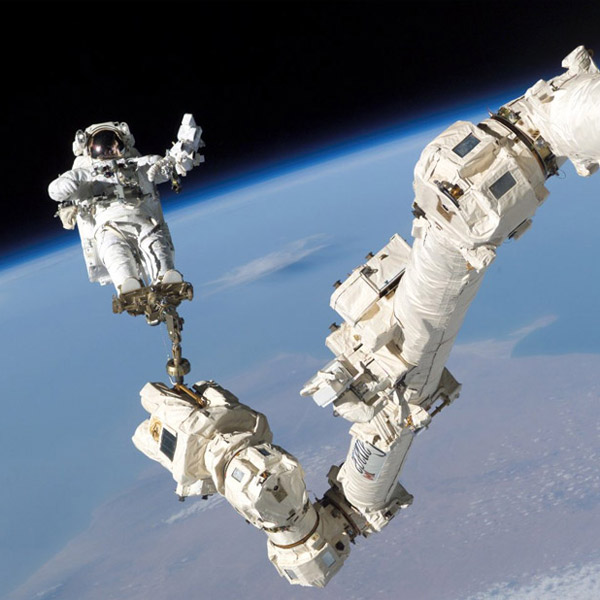 NASA,космическая станция,выход в открытый космос, Астронавты предотвратили утечку аммиака на космической станции